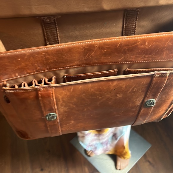 Vintage Wilsons, cognac leather messenger bag. - Picture 4 of 16